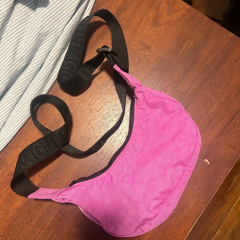 Mini Crescent Extra Pink